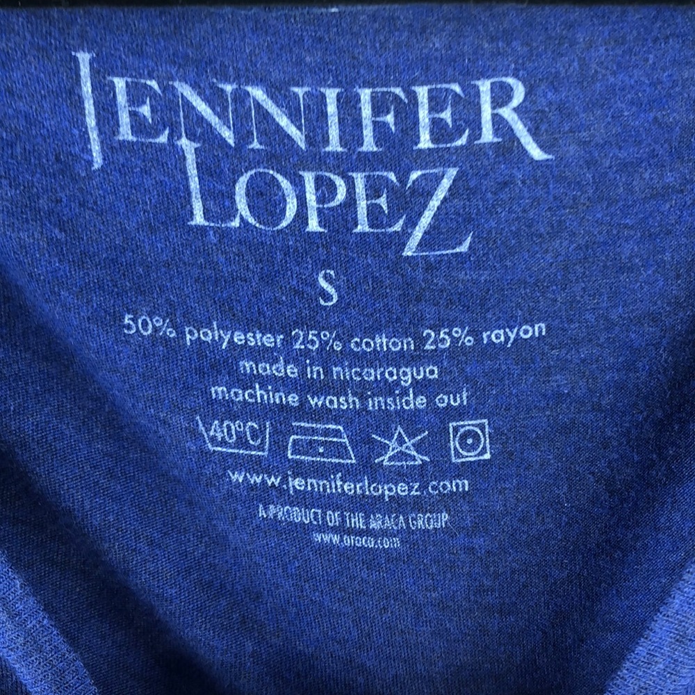 Jennifer Lopez Live V-neck Tee Shirt - Picture 4 of 5